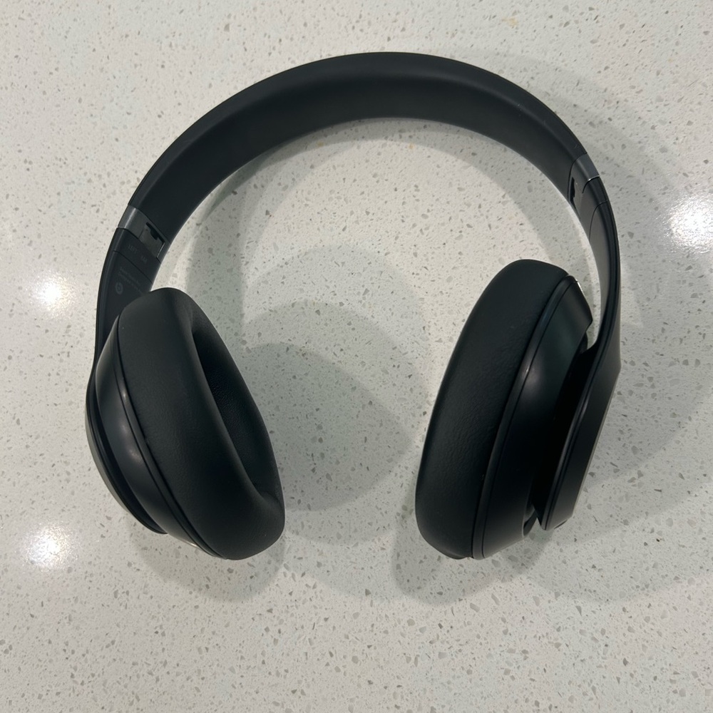 Beats Studio Pro Wireless Noise Cancelling Headphones Black Working Tested - Picture 3 of 6